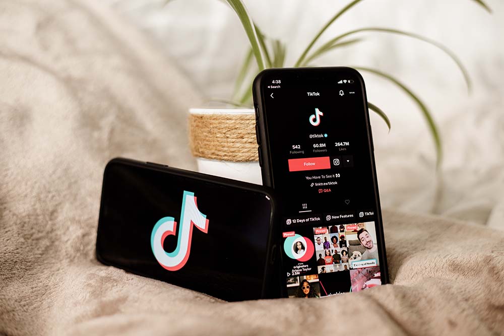 Kiếm tiền qua Youtube và Tiktok hiện đang rất phổ biến